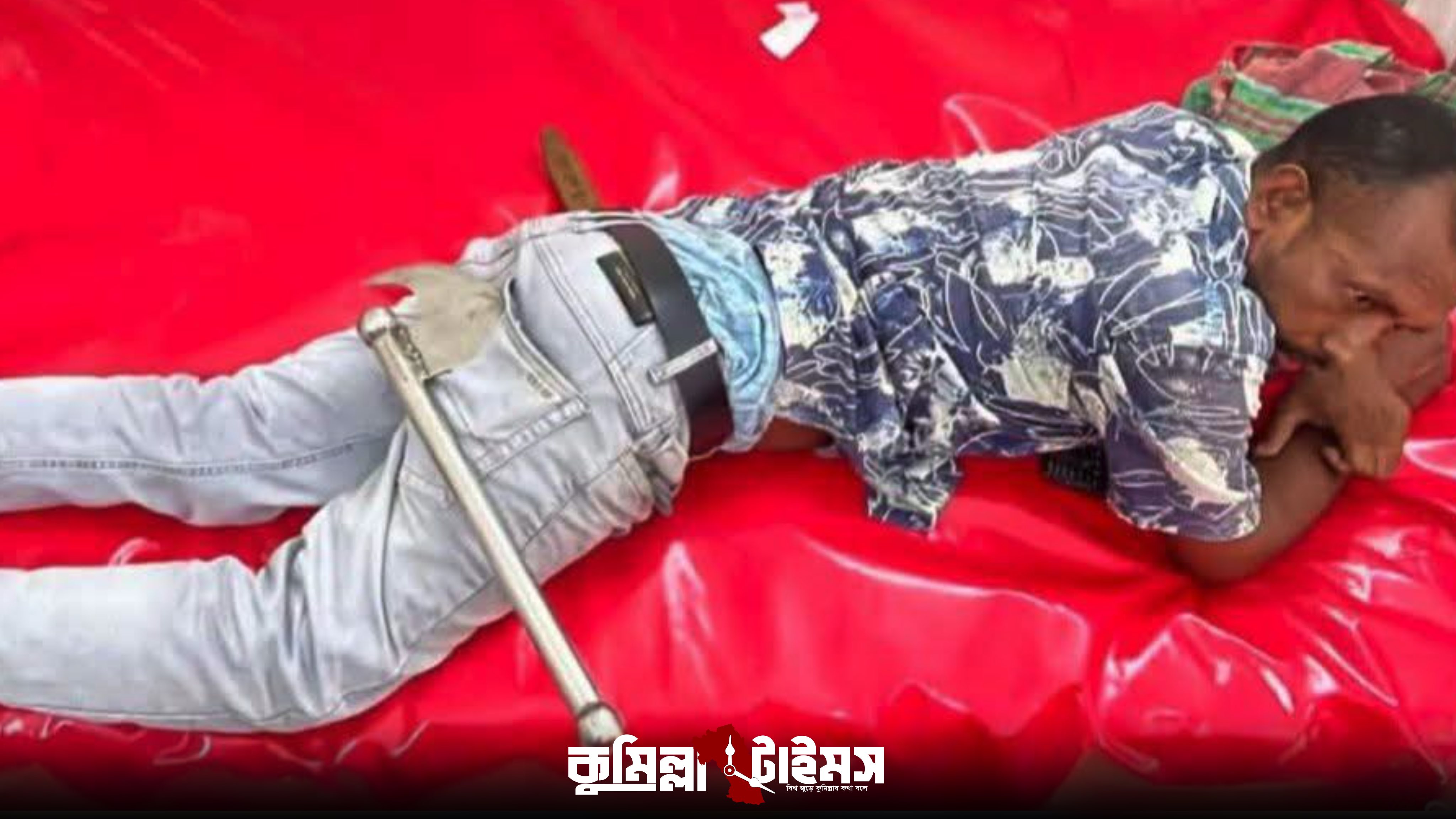 কুমিল্লায় কিশোর গ্যাংয়ের হামলায় যুবকের পায়ে বিদ্ধ চাইনিজ কুড়াল, হাসপাতালে ভর্তি