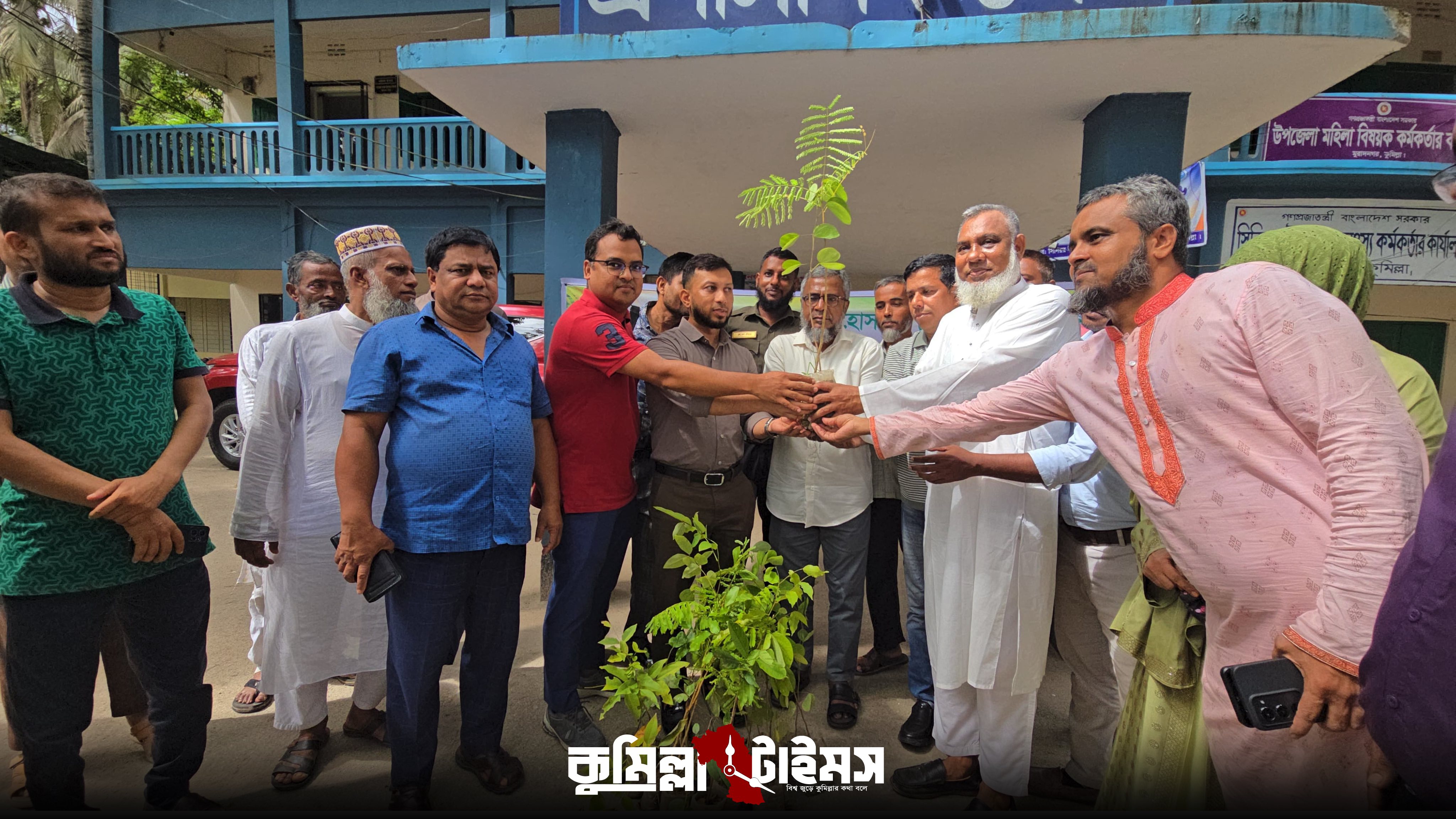 মুরাদনগরে ধর্মমন্ত্রীর উদ্যোগে ১০ হাজার গাছের চারা বিতরণ