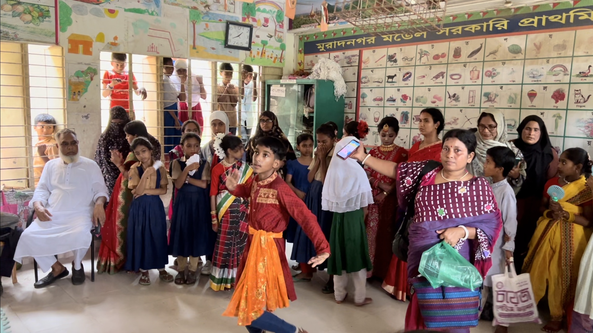 জাতীয় প্রাথমিক শিক্ষা পদক প্রতিযোগিতায় অনিয়ম—সাউন্ড সিস্টেম ছাড়াই নৃত্য