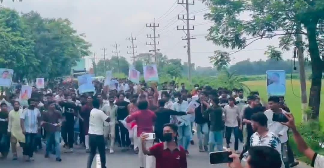 কুমিল্লায় ঢাকা-চট্টগ্রাম মহাসড়কে ছাত্রলীগের বিক্ষোভ, ৪০ জন আটক